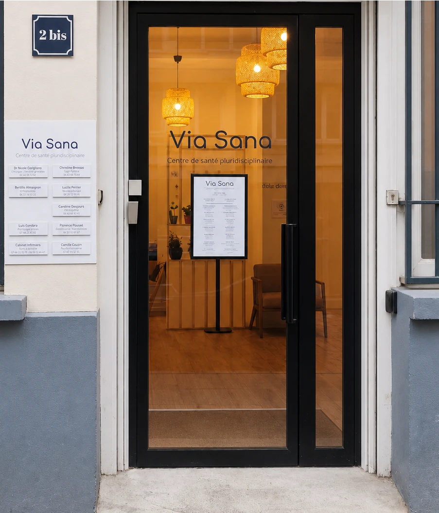 Porte d’entrée du centre Via Sana au 2 bis rue Plichon